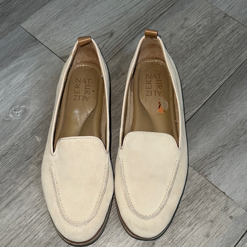 Naturalizer Women's Beige Loafers